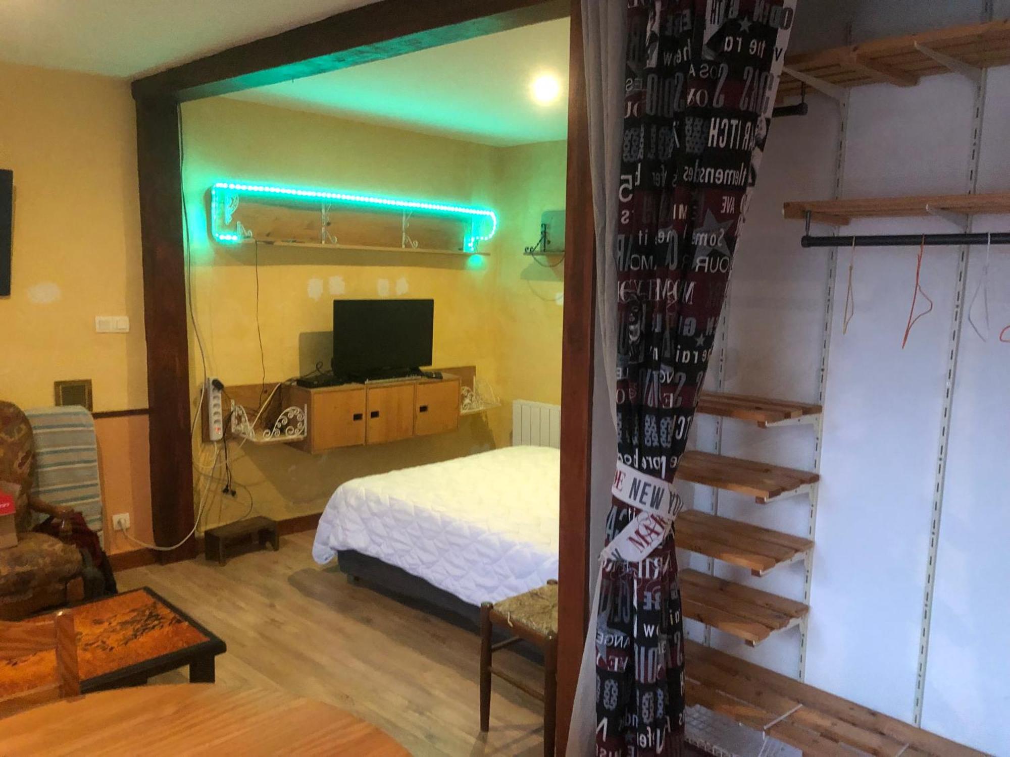 Chez Steve And Son Apartment Goudet Room photo